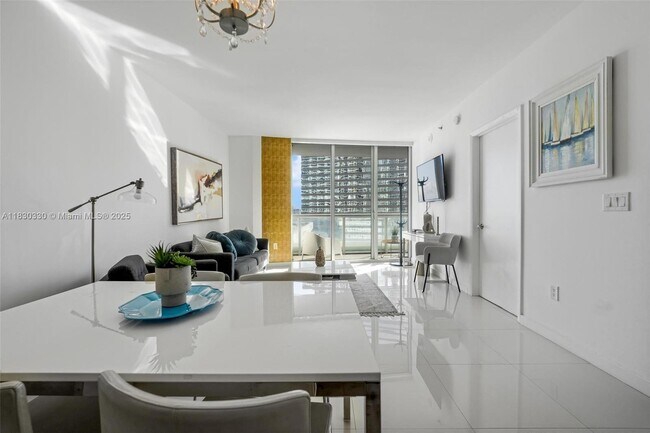 Building Photo - 485 Brickell Ave