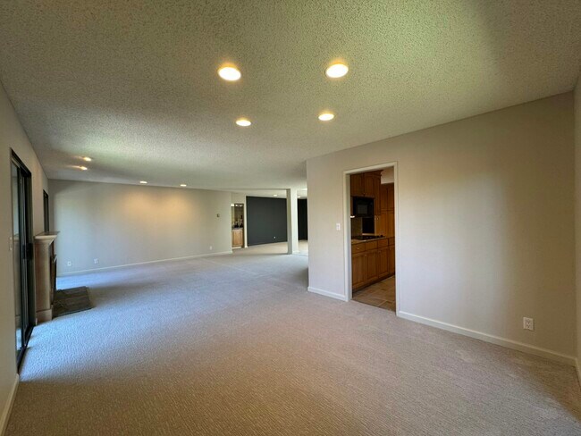 Building Photo - 2439 Sharon Oaks Dr