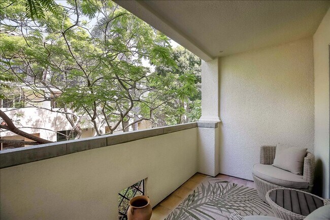 Building Photo - 438 Por La Mar Cir