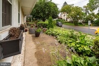 Building Photo - 240 Henley Rd