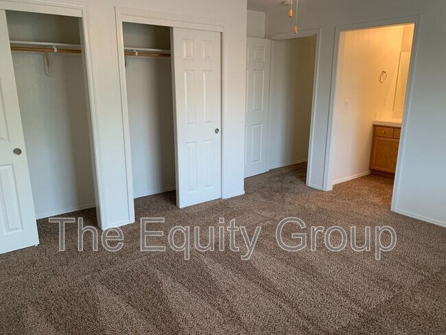 Building Photo - 4233 W Walnut Ave