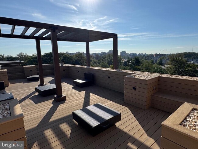 Building Photo - 1900 Lyttonsville Rd