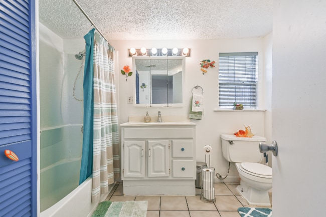 Building Photo - 3919 San Jacinto Dr