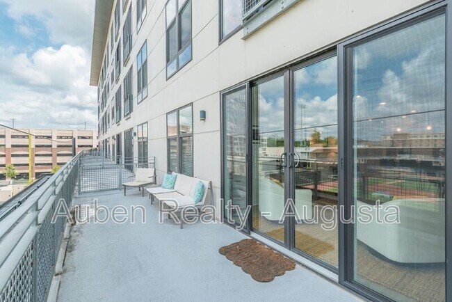 Building Photo - 111 Railroad Ave