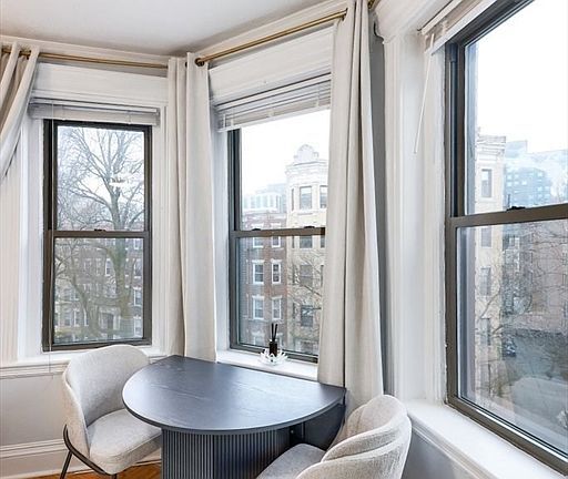 Building Photo - 51 Park Dr