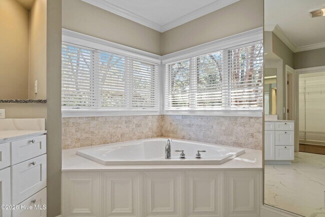 Building Photo - 50 Oak Meadow Rd