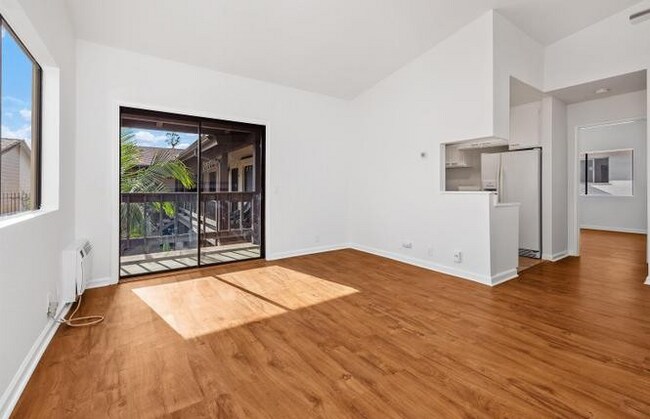 Building Photo - Discover the charm of this top-floor apart...