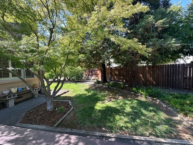 Building Photo - 4 BR/3BA Home in Laurel Creek with Park-Li...