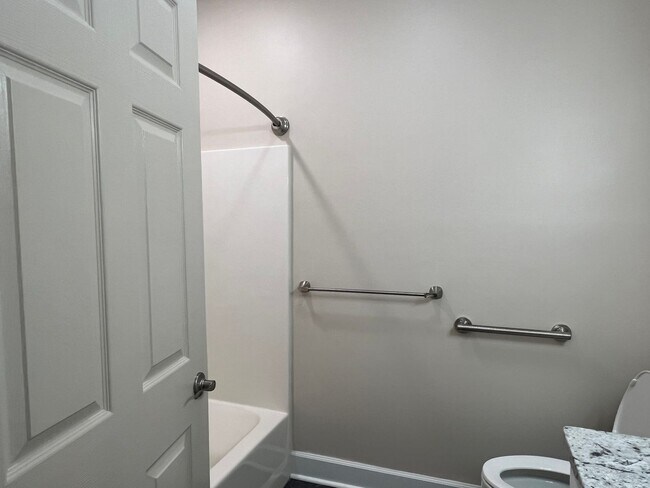 Building Photo - Stunning One Level Home located in central Johnson City!  