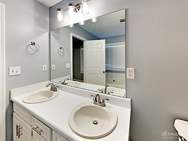 Building Photo - 5102 Meridian Lake Dr