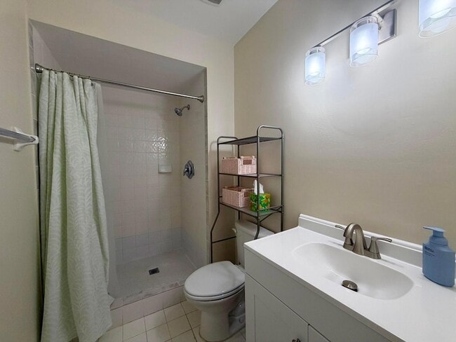 Building Photo - 2800 Fiore Way