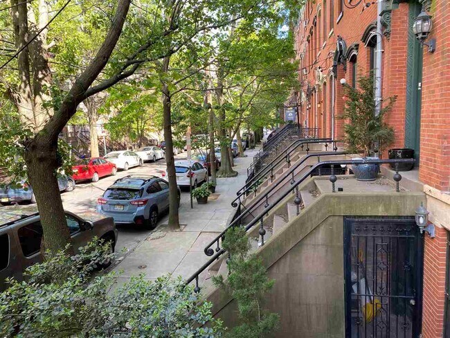 Building Photo - 133 Wayne St