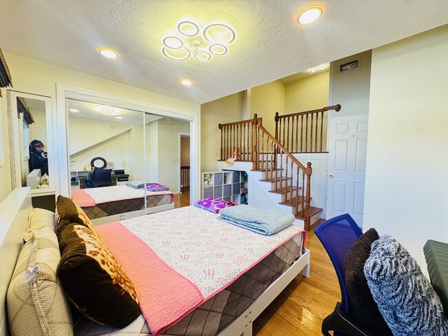 Building Photo - 237 South St