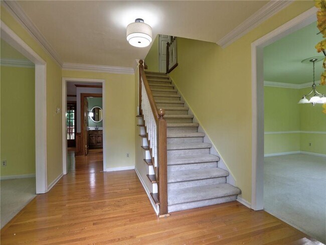 Building Photo - 2101 Mark Hall Ct NE
