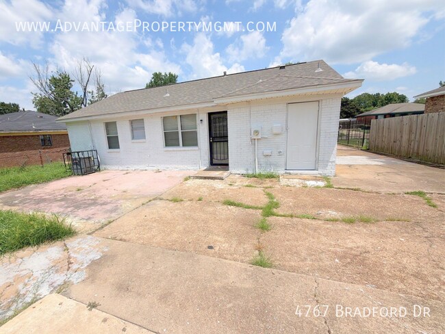 Building Photo - 4767 Bradford Dr