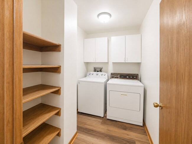 Building Photo - 625 Ellis Ave