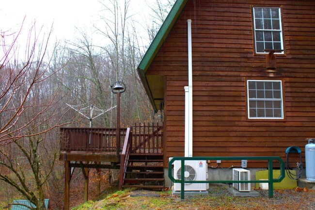 Building Photo - "Charming 2-Bed Retreat with Hardwood Elegance in Scenic Marshall, NC"