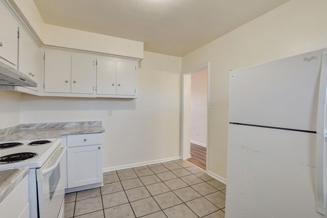 Building Photo - 936-938 Schumann Dr