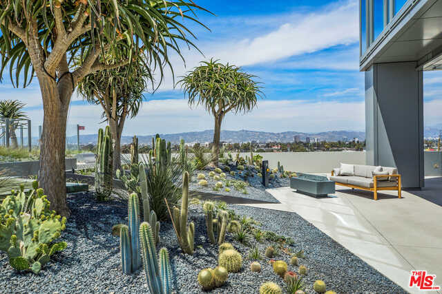 Building Photo - 3311 La Cienega Blvd
