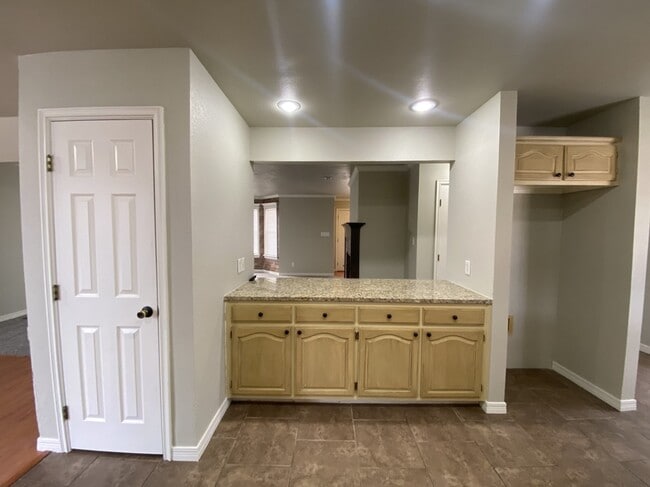 Building Photo - 3503 S Dogwood Ave