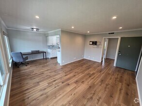 Building Photo - UPPER 1BD/1BA CONDO WITH GARAGE AND COMMON...