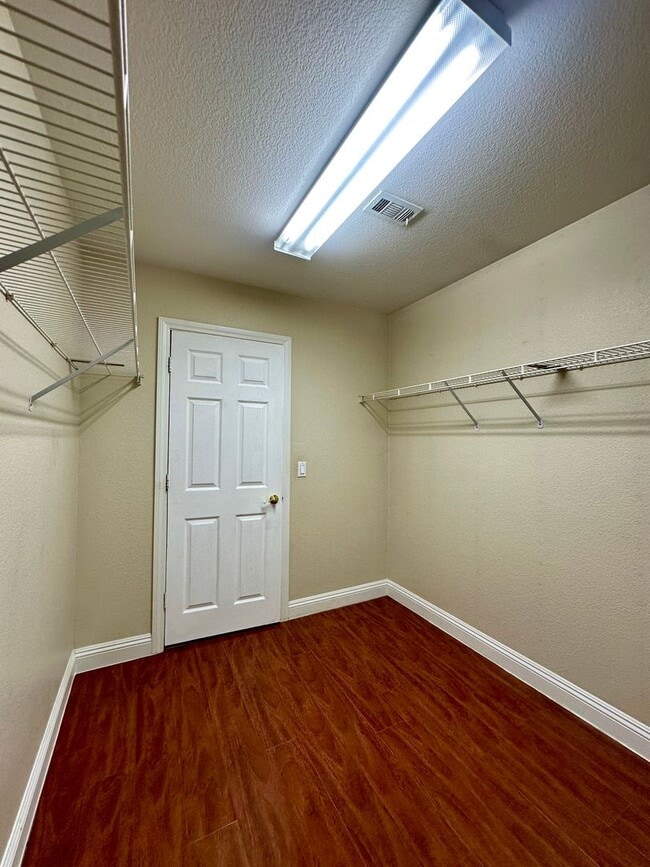 Building Photo - 6747 Enchanted Cove Ct