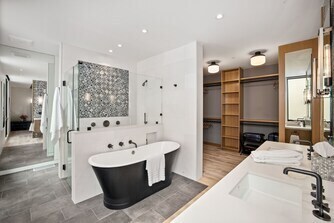 Building Photo - 124 15th Pl