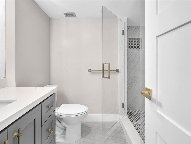 Building Photo - 1150 Hillsboro Mile Apt #1150, Hillsboro B...
