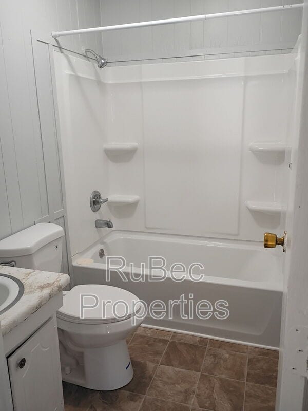 Building Photo - 115 E Maine Ave