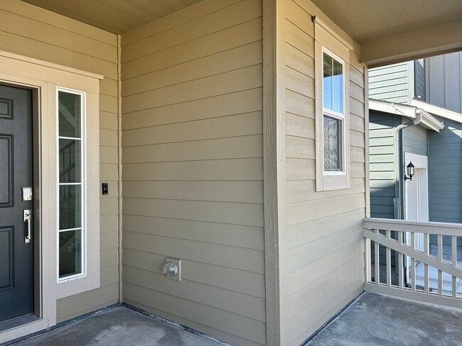 Building Photo - Beautiful Home in Frederick with Solar Panels!
