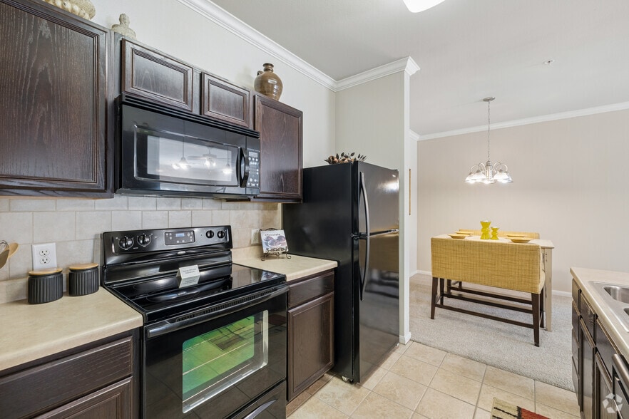 2BR, 2BA - 1,246SF - Kitchen - Sonoma Grande Apartments