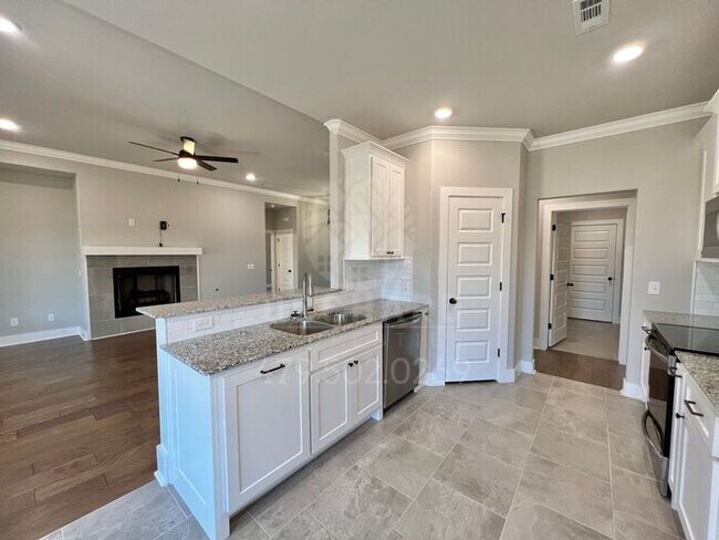 Building Photo - Single-Family Home- Desirable Clearwood Plan - 10 Month Lease Only