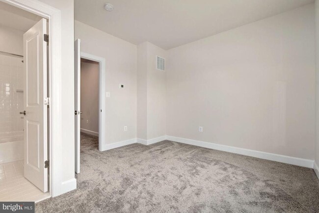 Building Photo - 289 Phoenix Dr