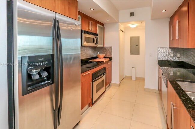 Building Photo - 335 S Biscayne Blvd