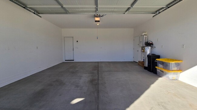 Building Photo - Pristine home in amenity rich Estrella Mountain Ranch!