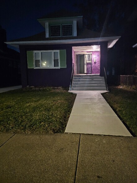 Primary Photo - 7808 S Saginaw Ave