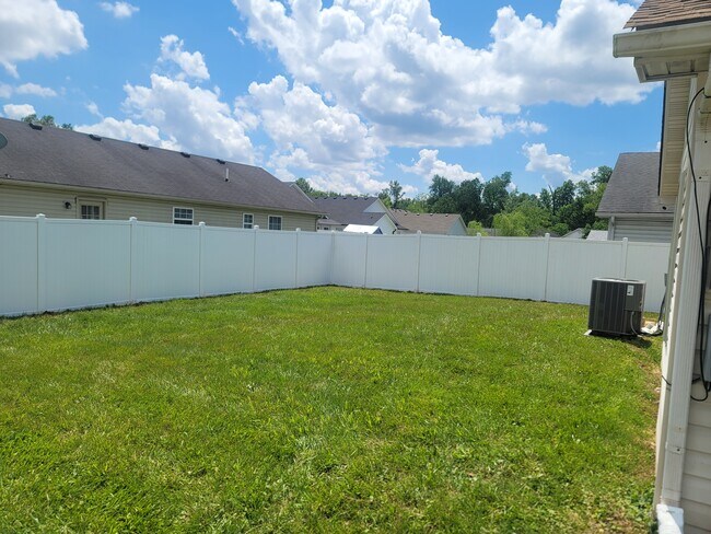 Building Photo - 2407 Soaring Heights Ct