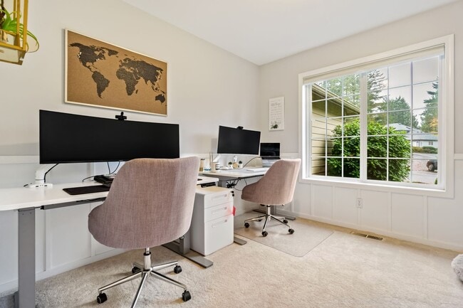 Building Photo - Lovely 3 Bedroom + Bonus Room with Spaciou...