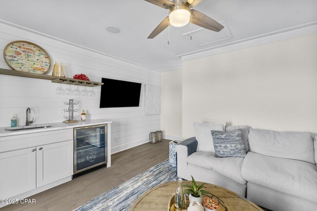 Building Photo - 407 Petrel St