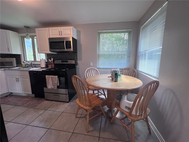 Building Photo - 17 Pleasant View Dr