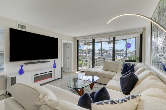 Building Photo - 515 Bay Colony Dr N