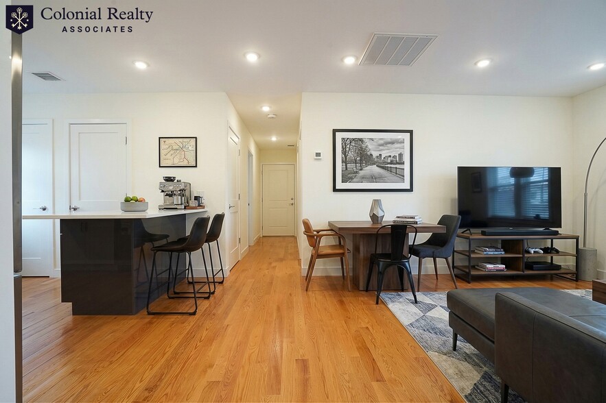 Building Photo - 15 Kelley Ct