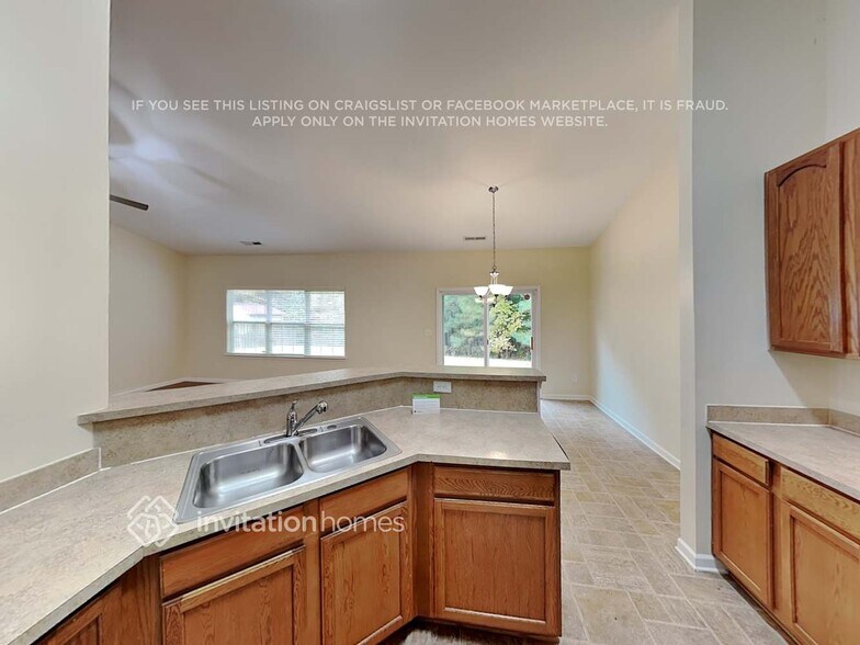 Building Photo - 200 Augustus Lane