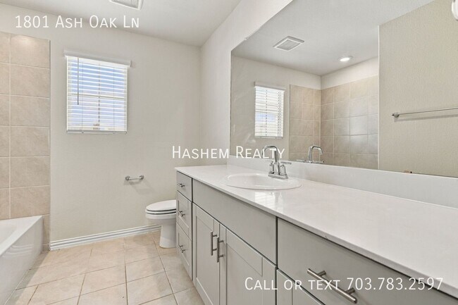 Building Photo - 1801 Ash Oak Ln