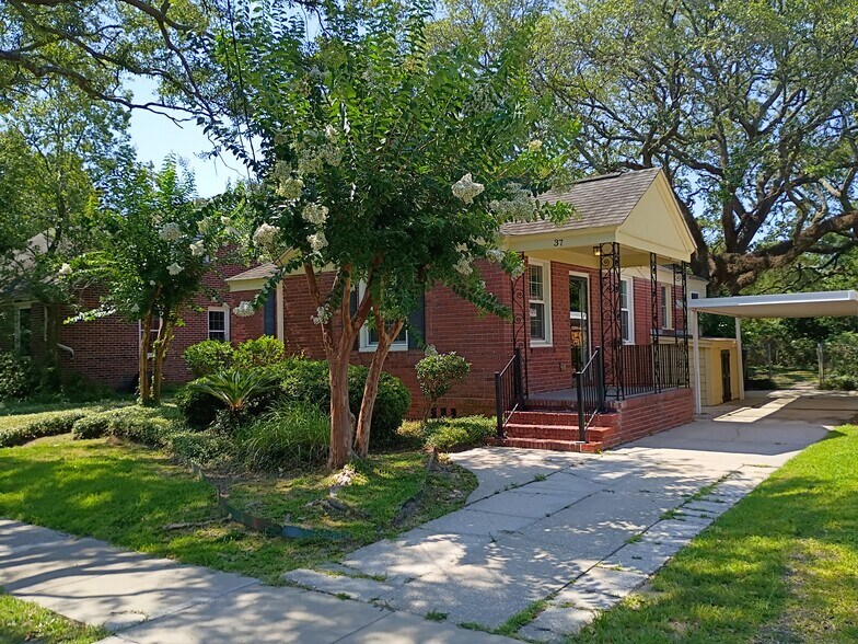 Building Photo - 37 Yeadon Ave
