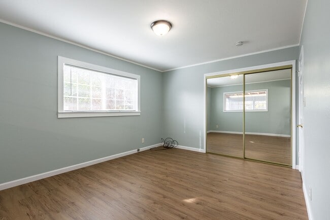 Building Photo - Beautiful & bright 3 bed / 2 Bath San Brun...