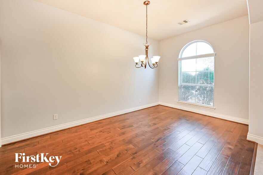 Building Photo - 18631 Minden Oaks Dr