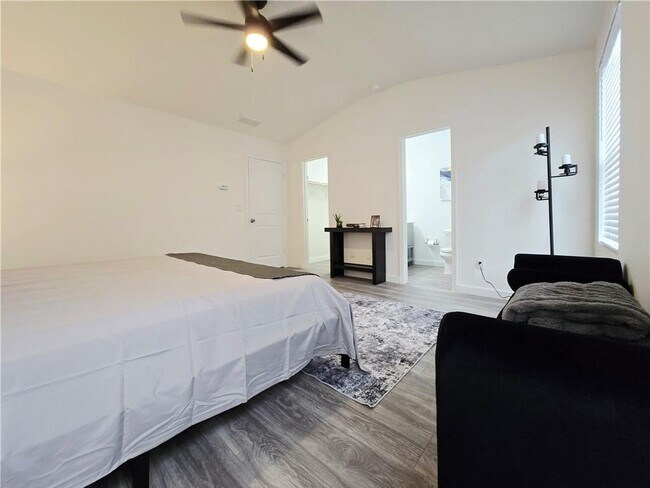 Building Photo - 2529 Piering Dr