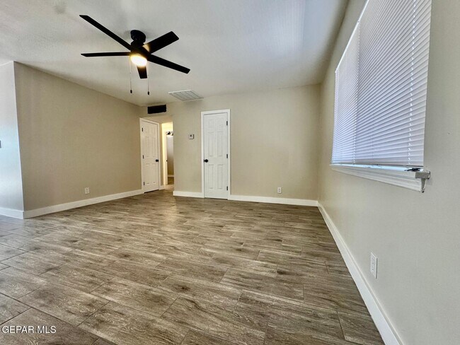 Building Photo - 8636 Mettler Dr