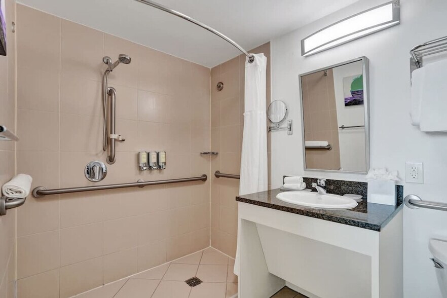 Building Photo - 2889 McFarlane Rd